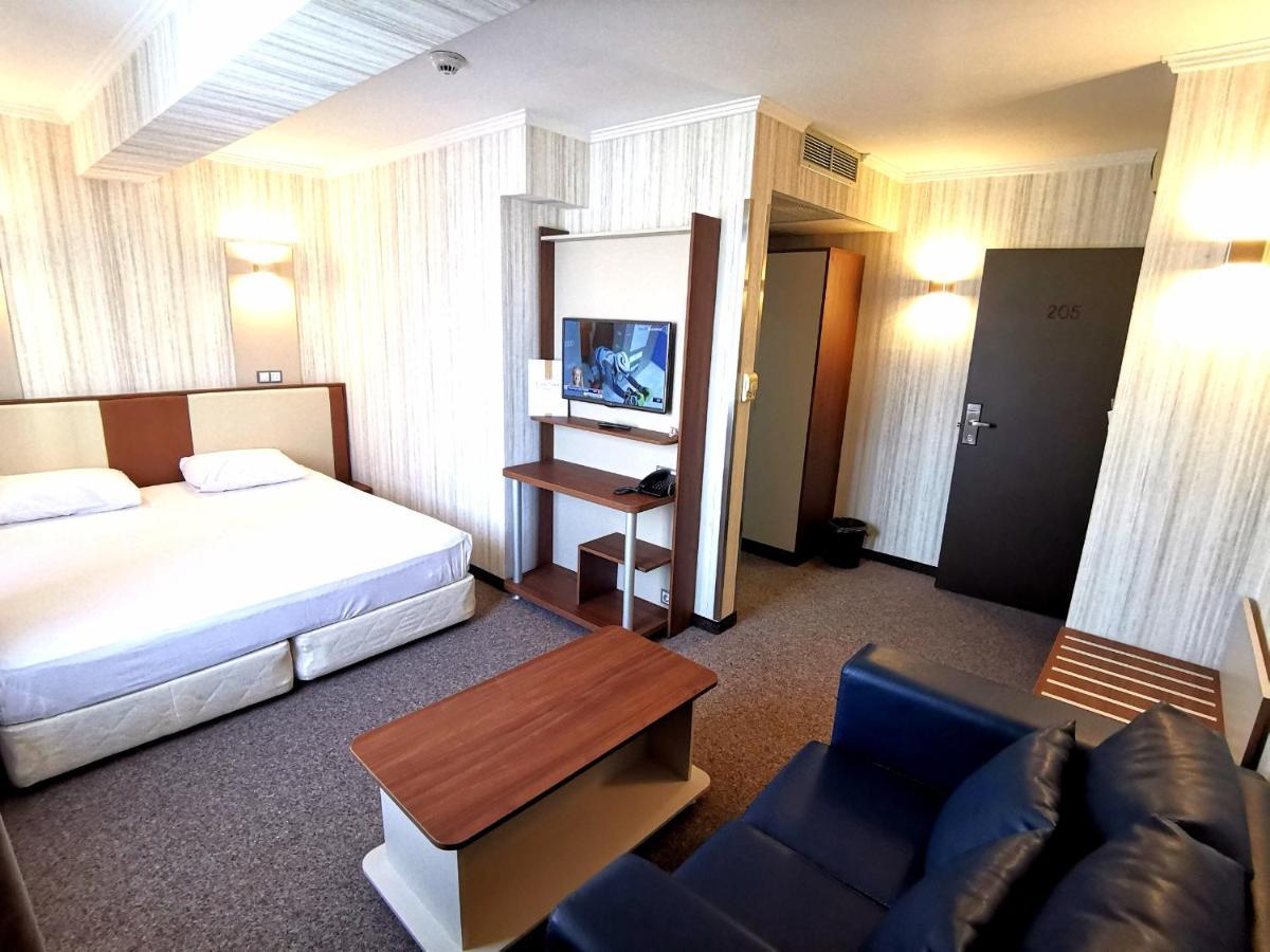 Elate Plaza Hotel Sofia Ngoại thất bức ảnh